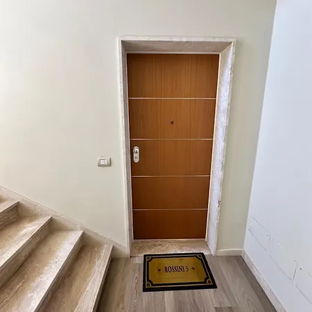 Papaveri 5 - Bright With Private Parking Lejlighed *